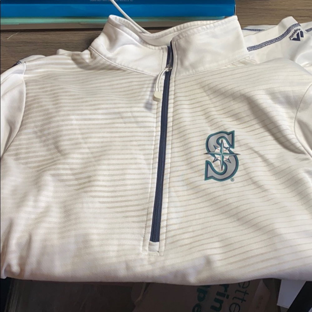 Women’s zip up